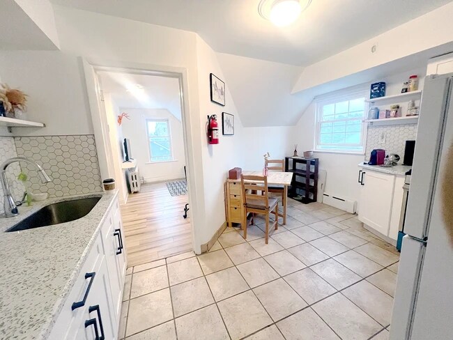 124 73rd St Unit 3