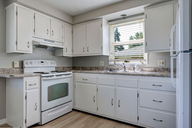 Photo - 1216 Meadow Ln