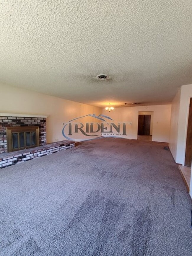 Photo - (2526m) 231 E. 18th St/ 1806 Sampson Unidad A