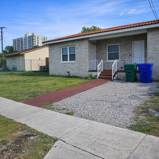 Building Photo - 3110 SW 21st Ter Unit 3110
