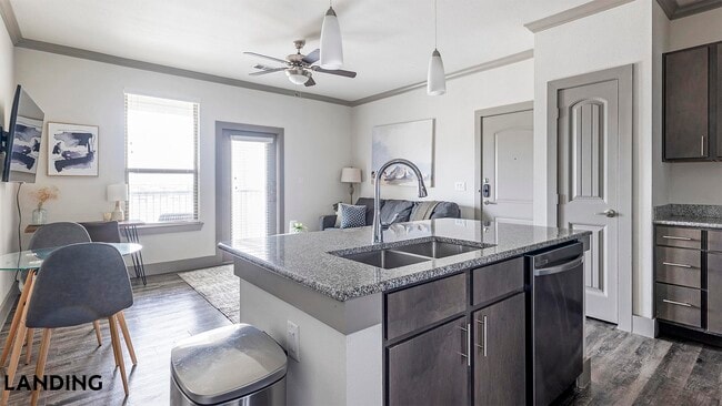 Photo - 12500 Shadowglen Trce Unit 9304