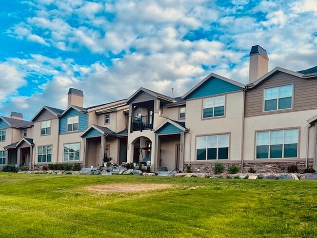 Photo - 4-Bedroom Herriman Townhome w/2-car Garage
