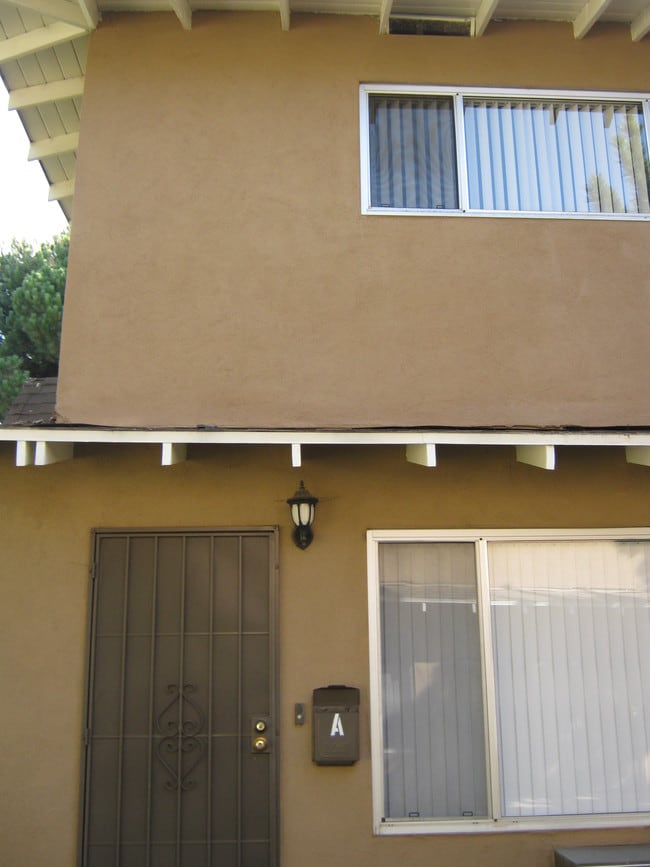 Knott Victoria Apartments, L.L.C.
