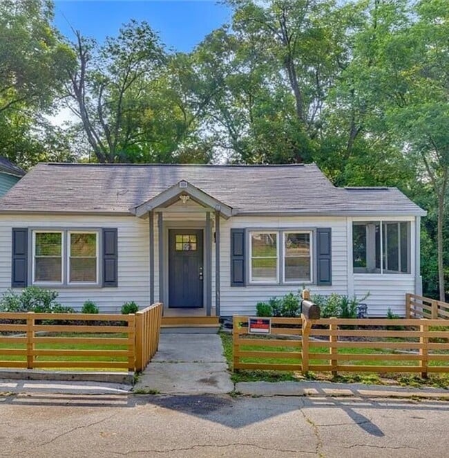 entrada privada - 845 Oak St NW