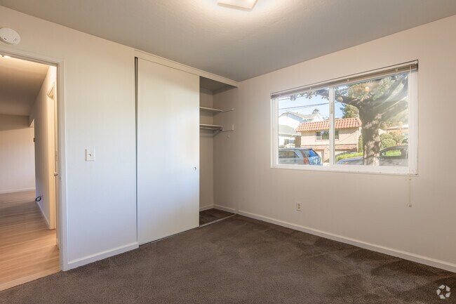 2BR, 1BA - 850SF Downstairs - 1401 Liberty St Apartments