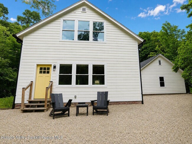 Photo - 490 Mill St