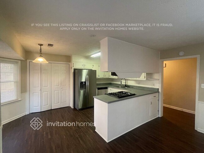 Photo - 1234 Woodland Ct SE