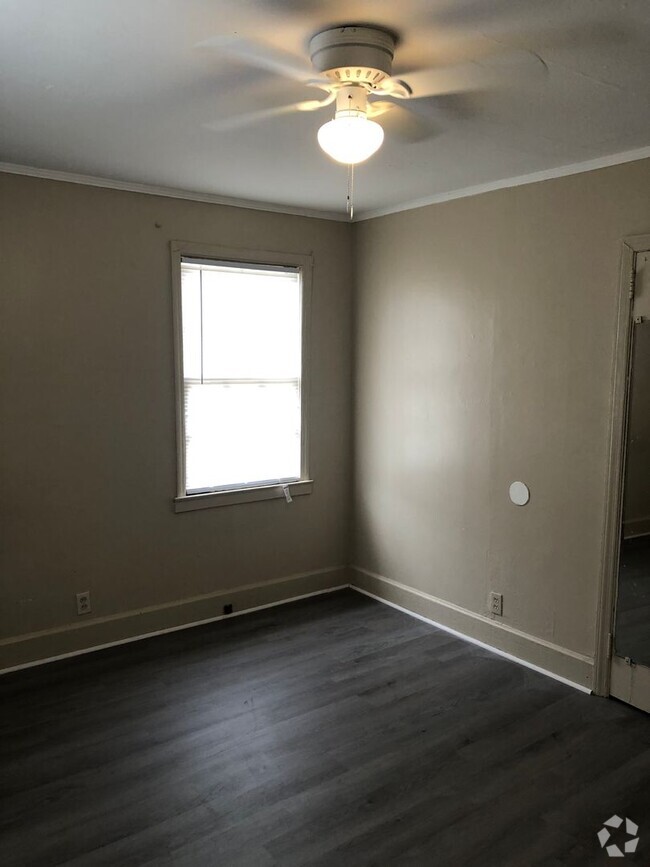 Building Photo - Charming 1 Bedroom Rental