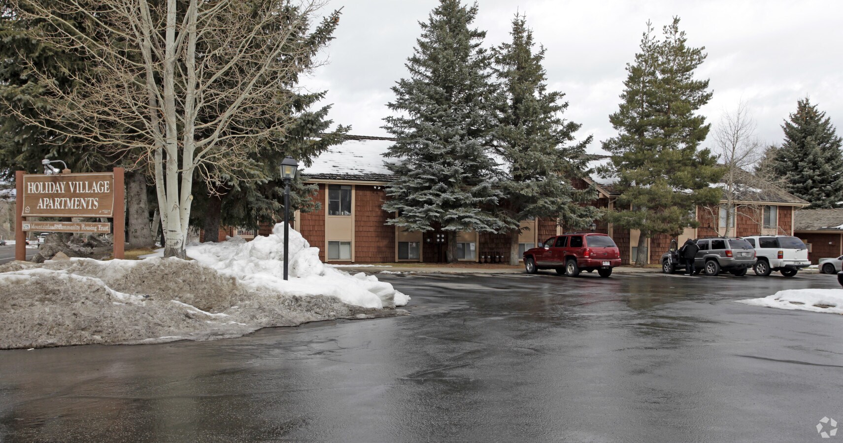 Photo - Holiday Village Apartments