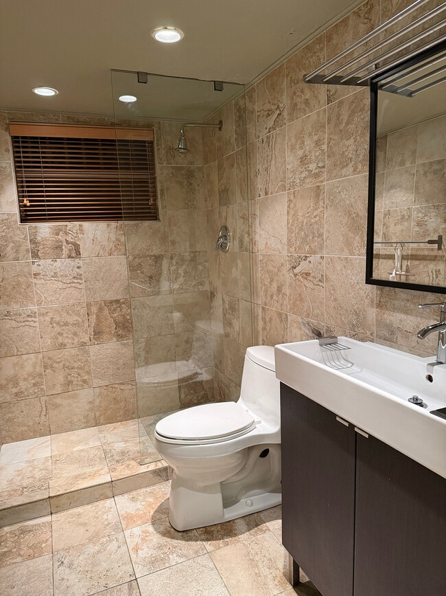 Photo - 1615 Meridian Ave Unit 204