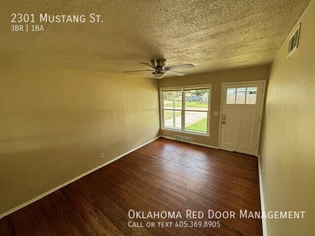 Photo - 2301 Mustang St