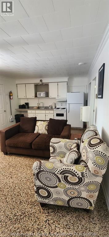 Photo - 840 Ross Lane