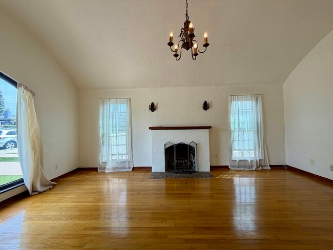 Photo - 3138 Bancroft St