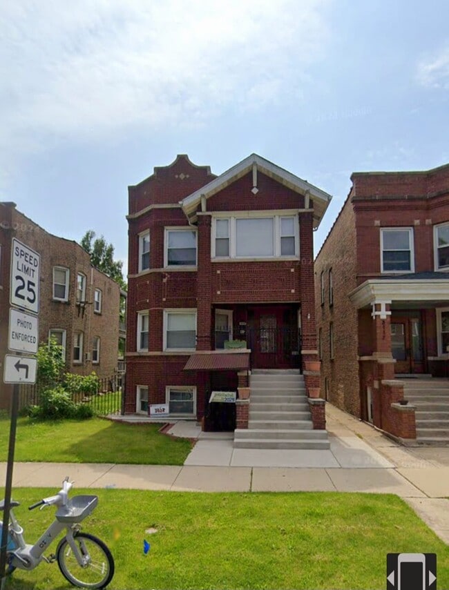 Building Photo - 3119 N Davlin Ct Unit 3 bedrooms apartment