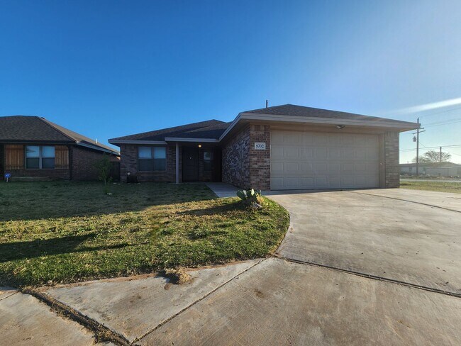 Building Photo - Beautiful 4 bedroom