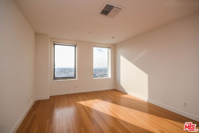 Photo - 3810 Wilshire Blvd Unidad 1809 Rental