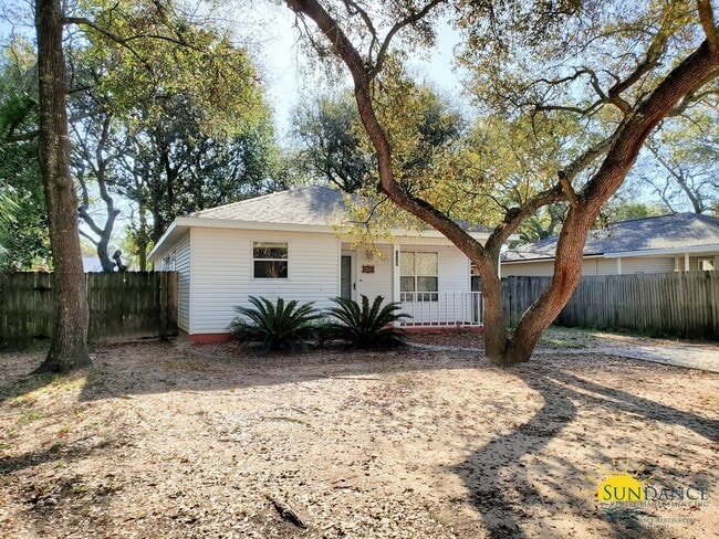 Great 4 Bedroom Home in Fort Walton! - Great 4 Bedroom Home in Fort Walton!
