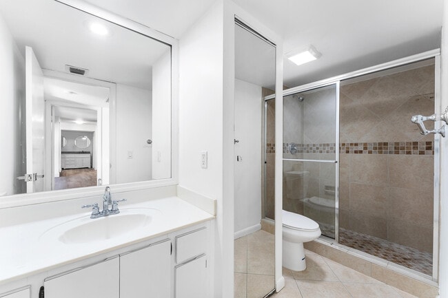 Photo - 1700 Embassy Dr