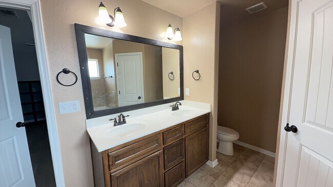 Photo - 3-bedroom 2-bathroom house!  HOUSING ACCEPTED! MANY ITEMS INCLUDED!
