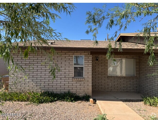 Building Photo - 2115 Hohokam Dr Unit A Rental