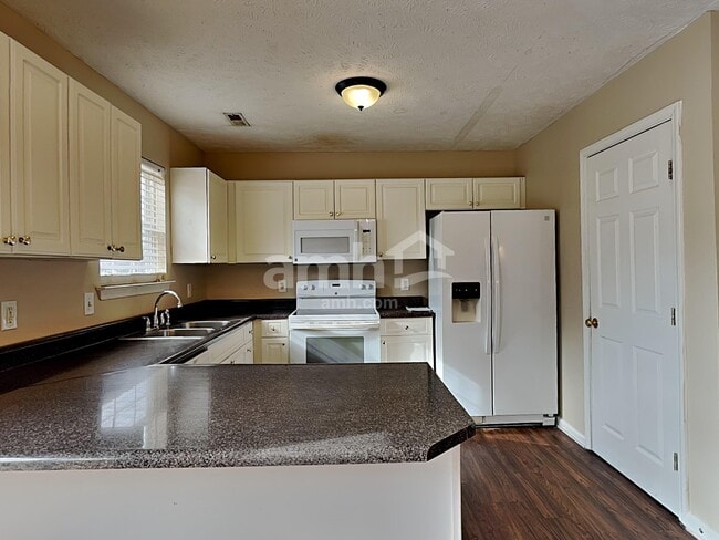 Photo - 884 Pin Oak Dr