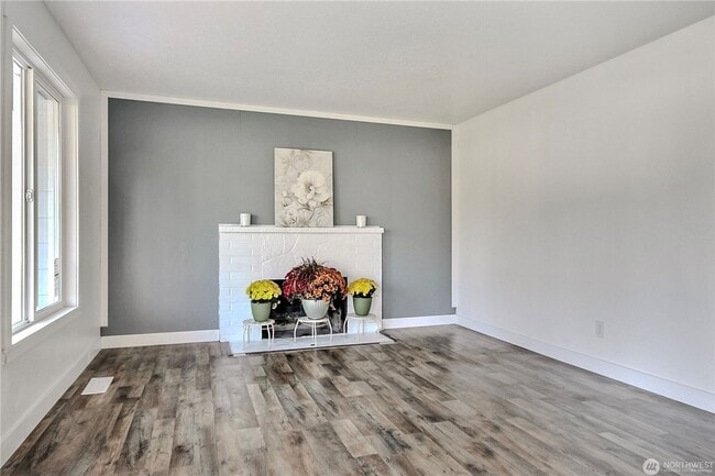 Photo - Huge fenced yard 3 Bedroom Fresh remodel