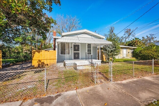 Building Photo - 1025 W 25th St Rental