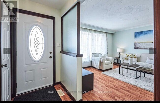 Photo - 901 Crocus Crescent