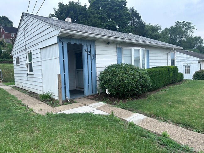 Building Photo - 224 Dersam St Rental