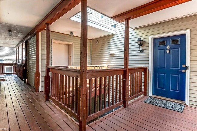 Building Photo - Hampton Blvd Unit 206