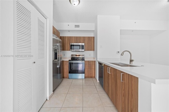 Building Photo - 7280 NW 114th Ave Unit 101-8