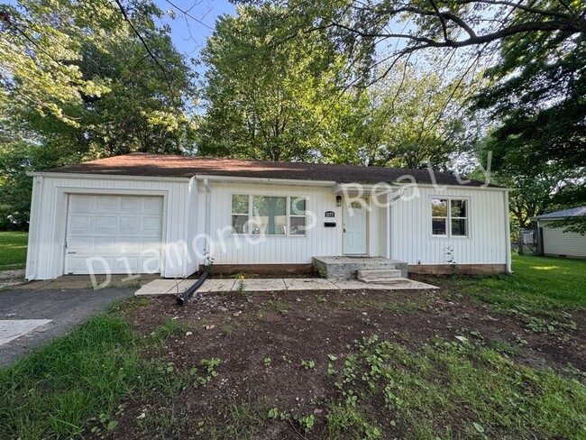Building Photo - Charming and Clean 3 Bedroom Home - Nice/Quiet Neighborhood