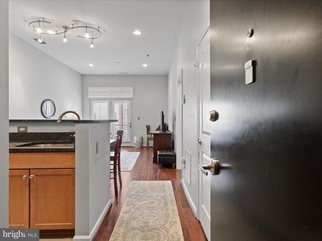 Building Photo - 309 Holland Ln Unit 238