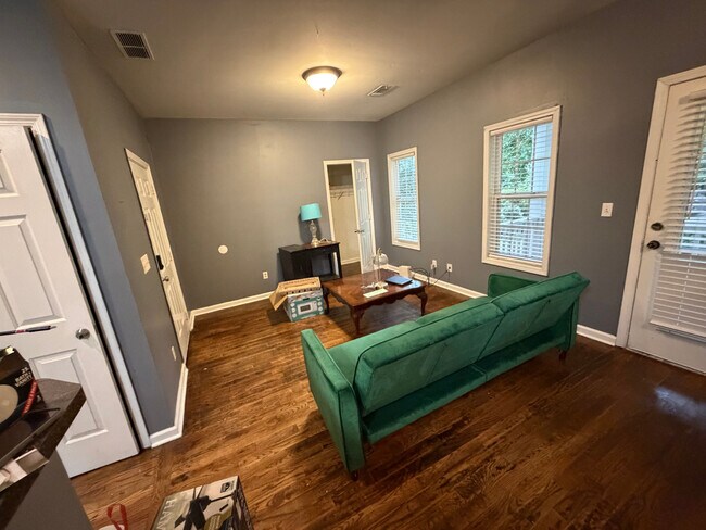 Room in Duplex on Ridge Ave NW
