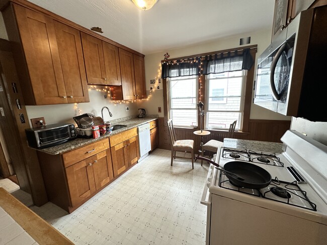 Photo - 142 W Adams St Unit 1