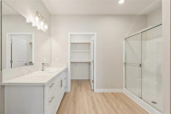 Photo - 3360 Landon Dr W