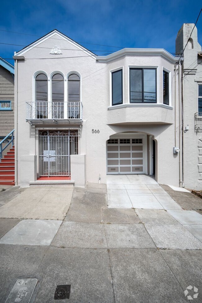 Building Photo - TOTAL REMODEL HUGE 3BR/3BA 1700sf w Garage... Rental