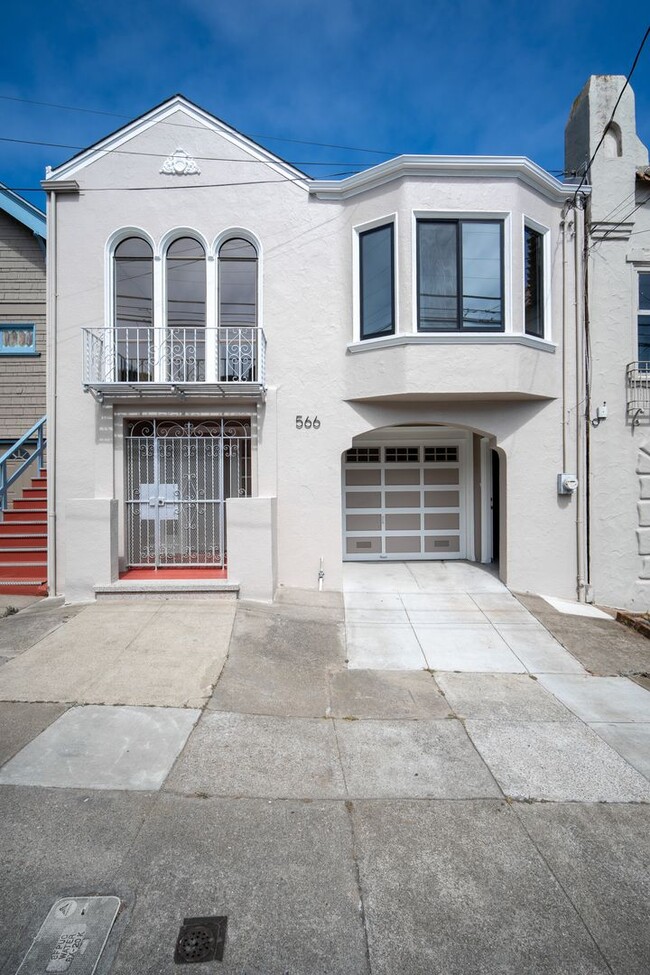 TOTAL REMODEL HUGE 3BR/3BA 1700sf w Garage... - TOTAL REMODEL HUGE 3BR/3BA 1700sf w Garage... House