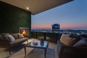 Building Photo - 2900 McKinnon St Unit 2505