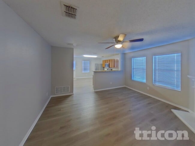 Photo - 104 Scarlet View