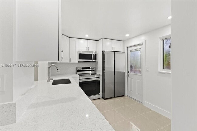 Photo - 319 NE 14th Ave Unit 201