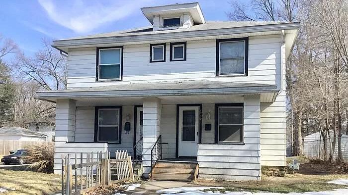 Photo - 1904 Marine St