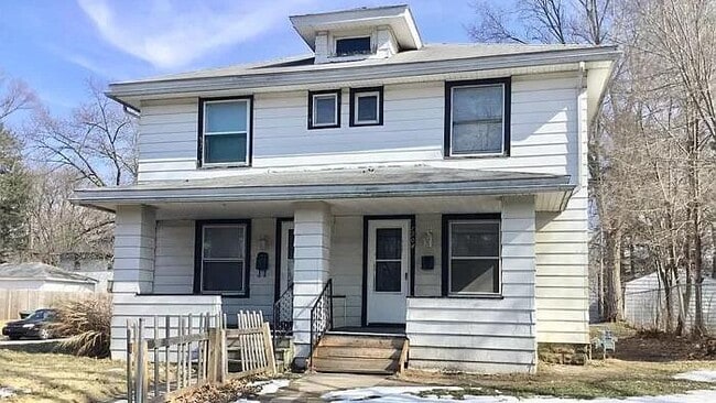 Building Photo - 1904 Marine St