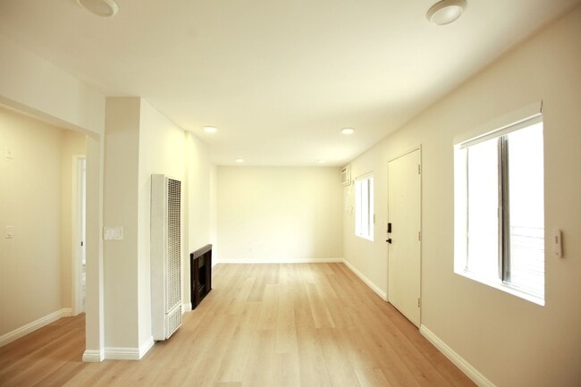 Building Photo - 833 Orange Grove Ave
