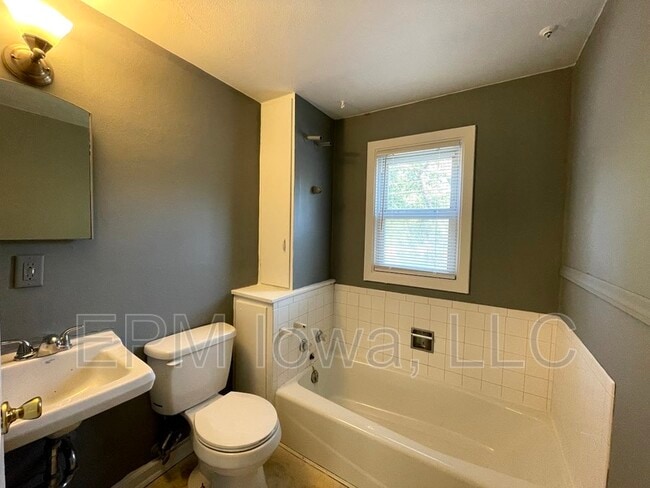 Photo - 221 Madison St