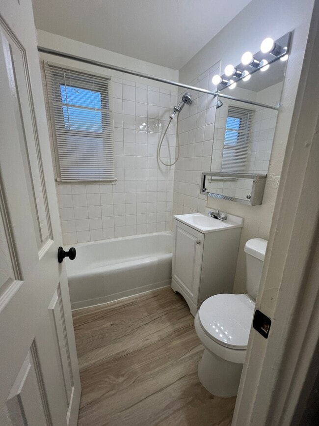 Photo - 3 bedroom, 1 bath furnished or unfurnished Unit 1011 W 6th
