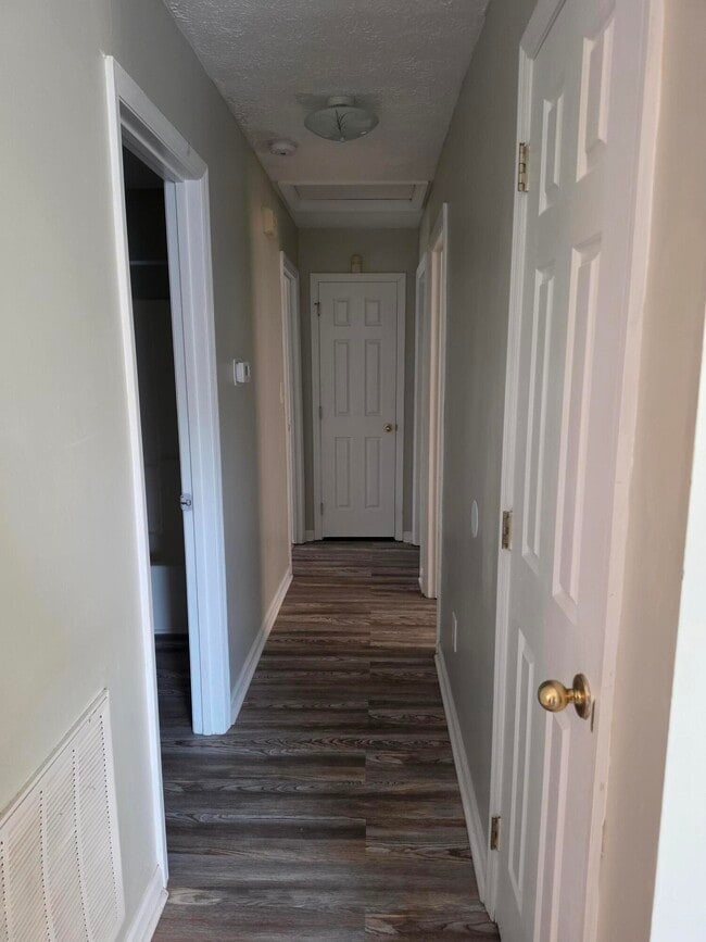 Photo - 2592 Woodhill Dr