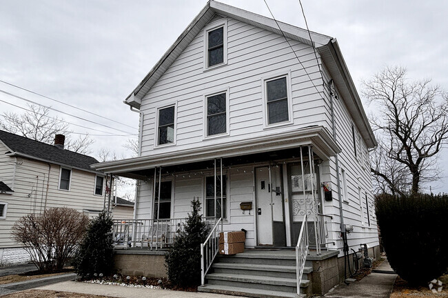 Building Photo - 119 School St Unit 2nd Flr Rental