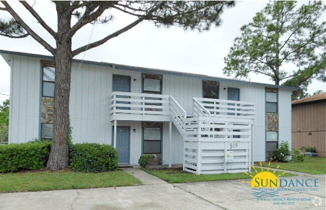 Building Photo - Charming 2-Bedroom Ground-Floor Unit in Fo... Rental