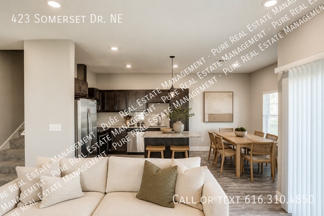 423 Somerset Dr NE